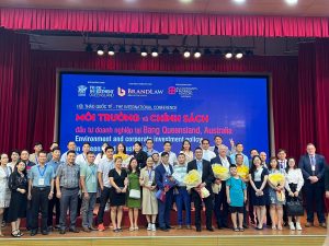 Ông Greg McKean, Giám đốc Sở Di trú bang Queensland trình bày tại hội thảo.