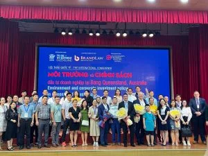 Ông Greg McKean, Giám đốc Sở Di trú bang Queensland trình bày tại hội thảo.